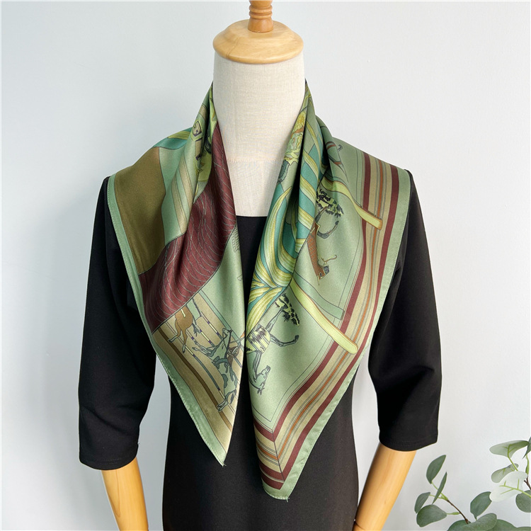 Lenço de Seda Verde 65CM de Lu - Luxury Bags For Summer avaliação e preço